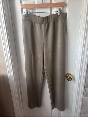 Charlie Paige LuxeLounge Olive Pull-On Capri Pants L NWT